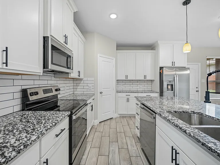 2125 Beaumont St — Photo 12