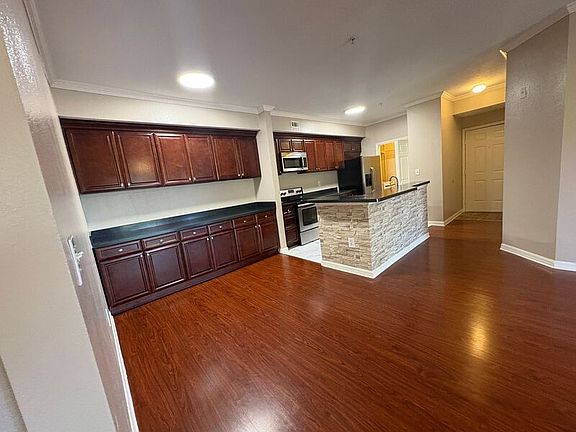 5th image of 5618 Pinnacle Heights Cir APT 210
