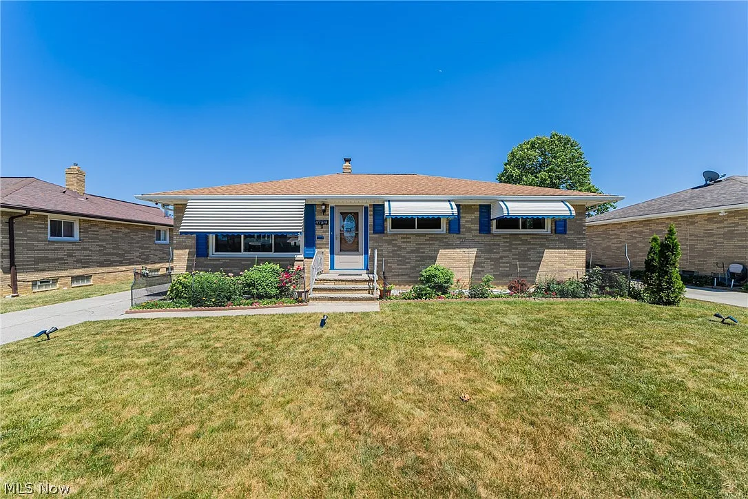 4759 Forest Edge Dr photo 1