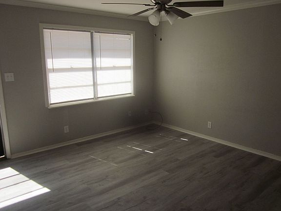 2nd image of 2605 Oak Dr #1