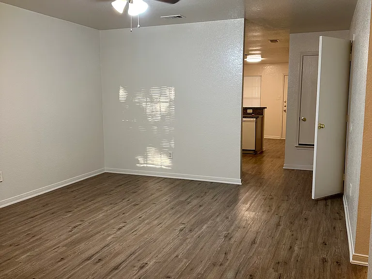304 N Ann Blvd #B — Photo 2