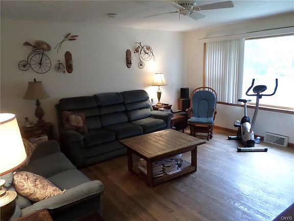 5th image of 13 Holley Dr