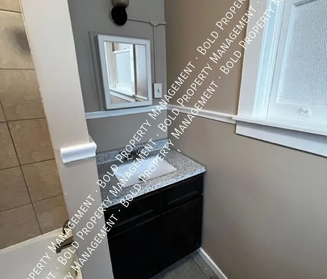 117 S 6th St #2R — Photo 8
