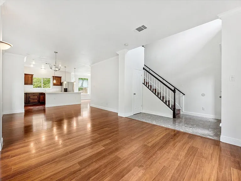2926 Winchester Dr — Photo 18