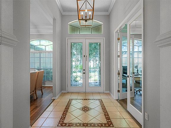 2nd image of 302 Avila Ct