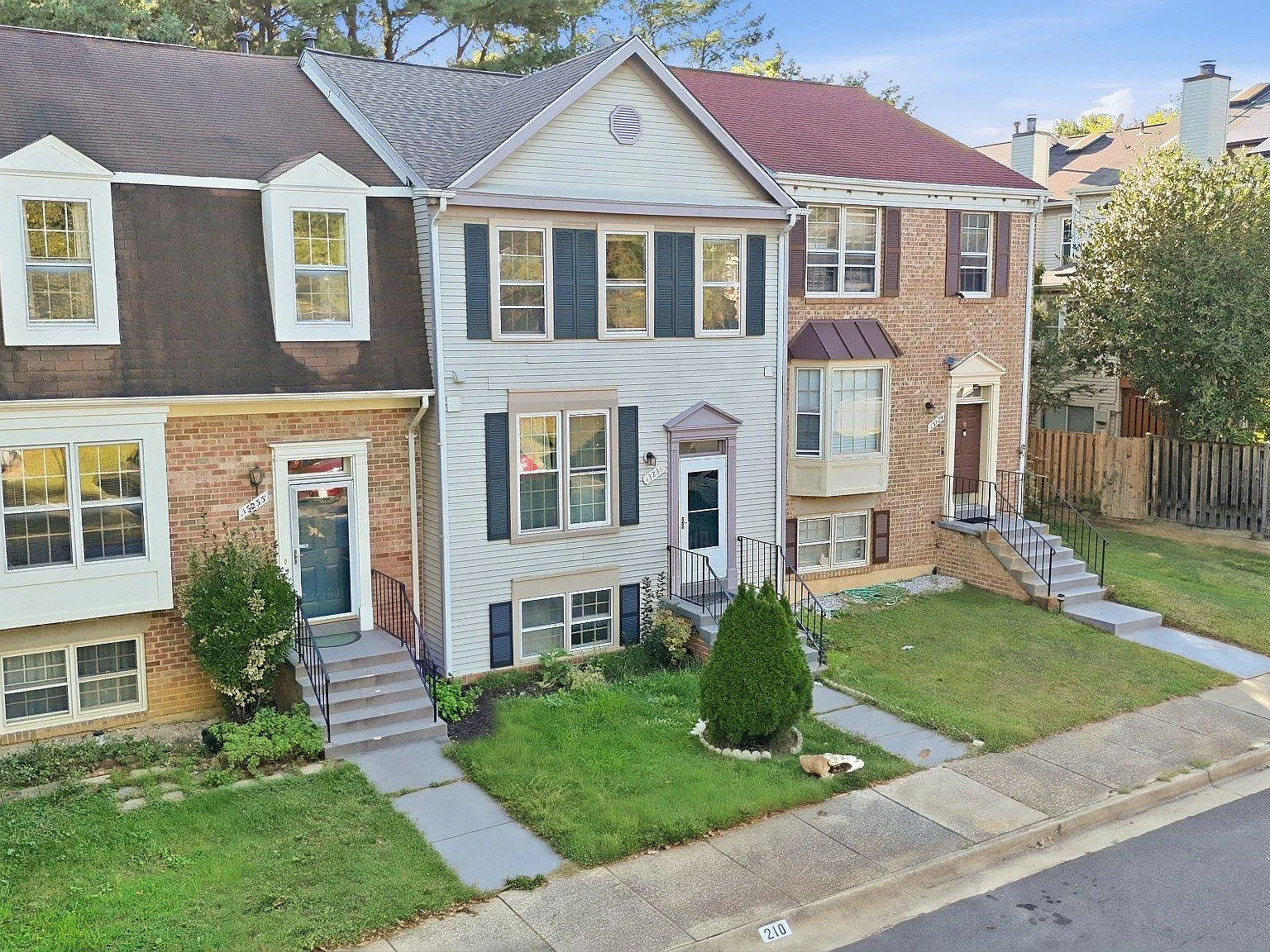 4 bed, 3.5 bath, 1963 sqft, $3,000 — Photo 2