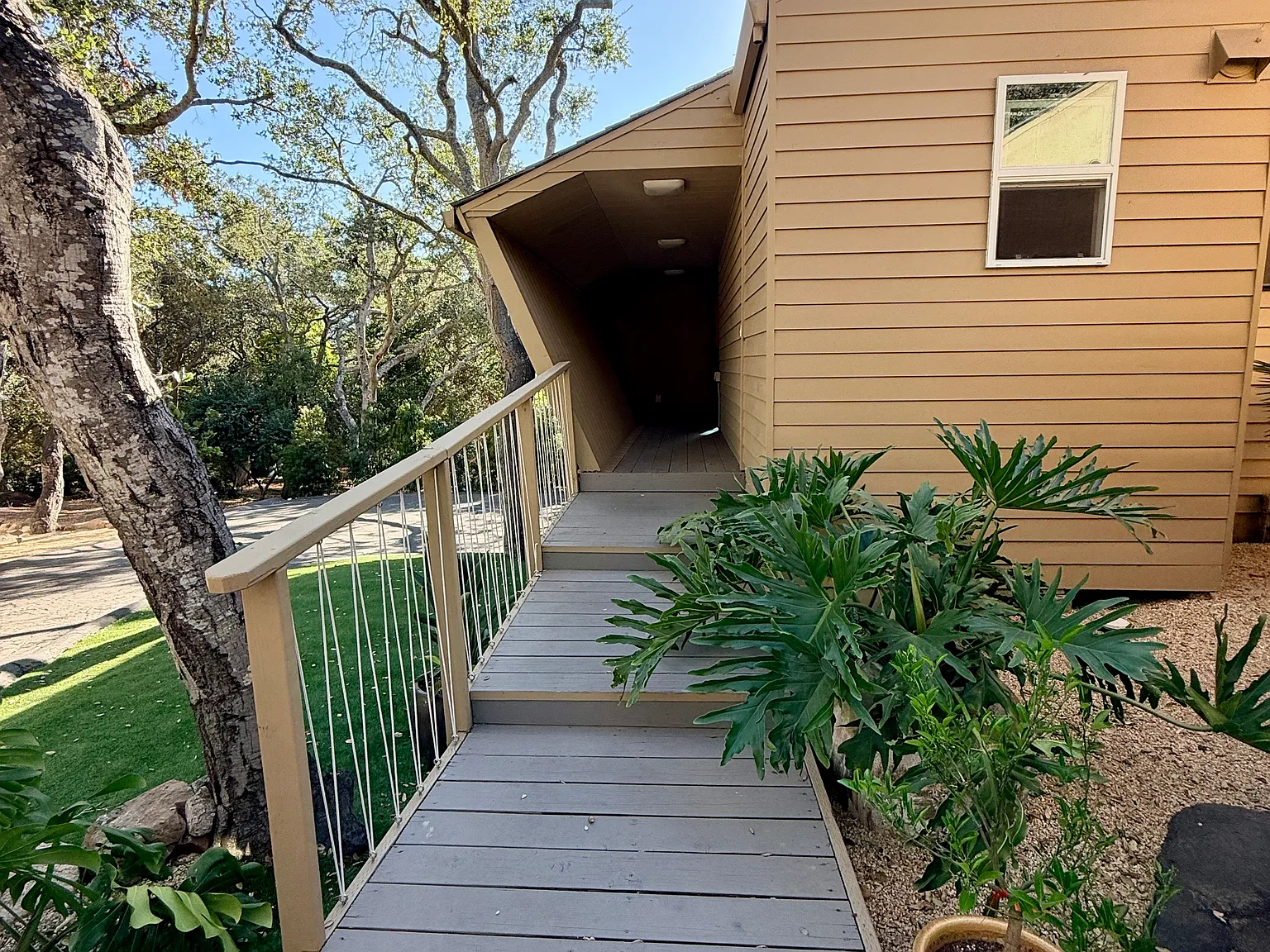 Studio, 1000 sqft, $2,500 — Photo 1