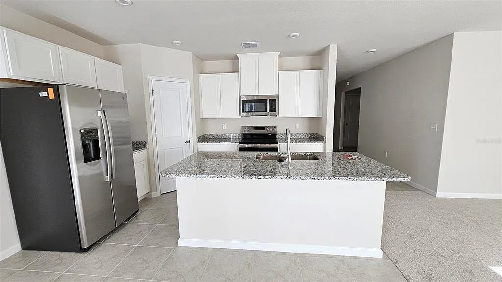 4 bed, 2.0 bath, 2000 sqft, $2,200 — Photo 3