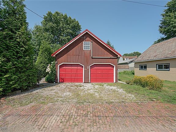 5th image of 303 Vernon St