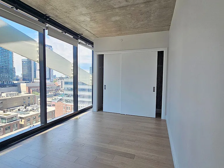 224 King St W #1207 — Photo 12