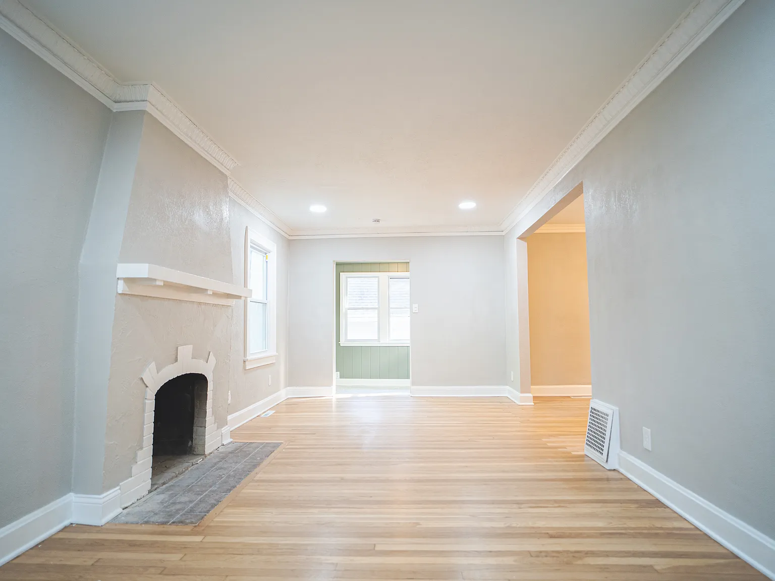 4 bed, 2200 sqft, $3,900 — Photo 3