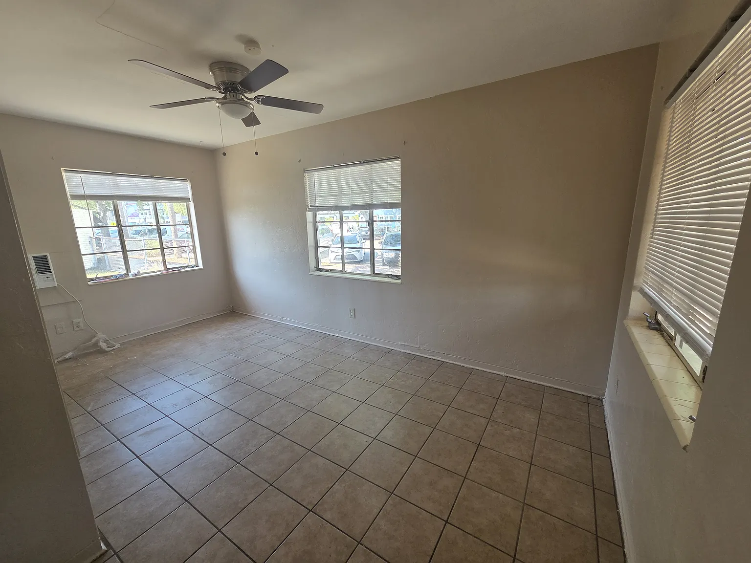 Studio, 350 sqft, $1,275 — Photo 1