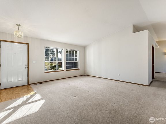 5th image of 1001 197th Street Ct E