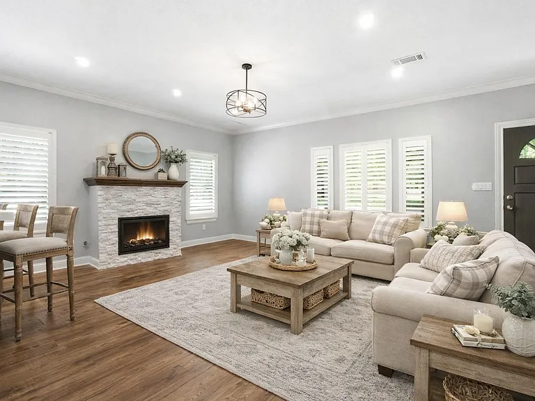 502 Louisa St — Photo 3