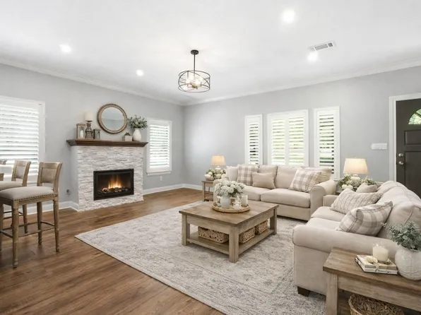 502 Louisa St, Montgomery, TX 77316