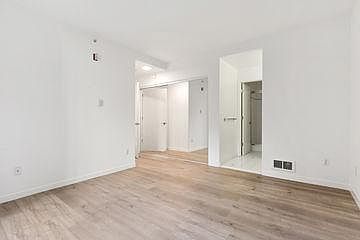 5th image of 1688 Sacramento St #101