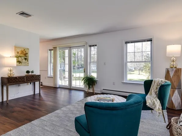 34 Meeting House Ln APT 117, Stow, MA 01775