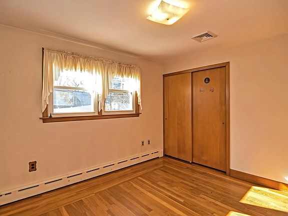 5th image of 148 Hopedale St
