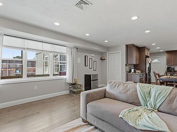 5th image of 35 Shaw St