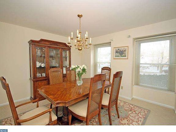4th image of 25 W Cartwright Dr