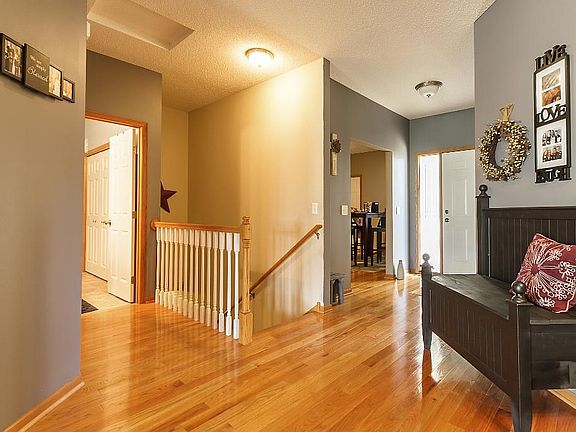 Nice entry way into kitchen area and spacious living and dining room