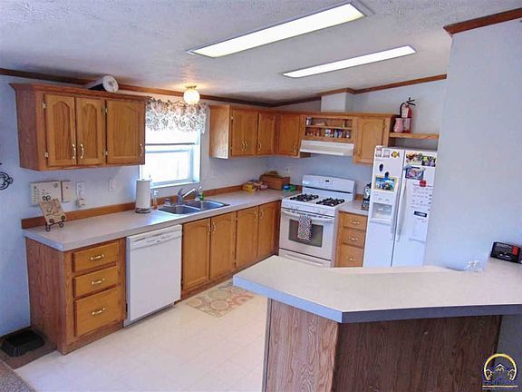 5th image of 3810 SE Lakewood Pl