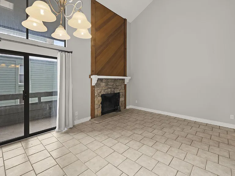 144 W Rockrimmon Blvd #302 — Photo 8