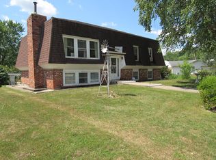 704 Roe Ln, Macon, MO 63552