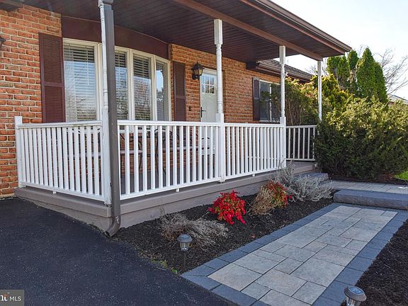 3rd image of 205 Rose Ln