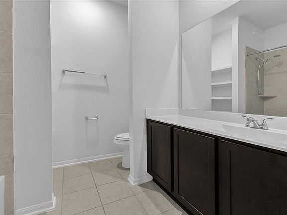 5th image of 209 Oldbridge Dr
