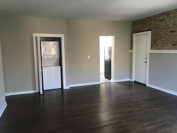 3rd image of 715 W Cornelia Ave #1