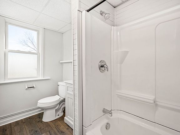 2nd image of 420 Alice St