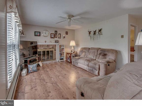 4th image of 18 Mary Dr
