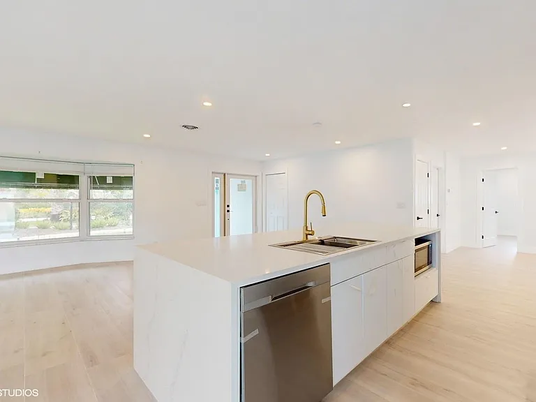 4761 NE 28th Ave — Photo 13