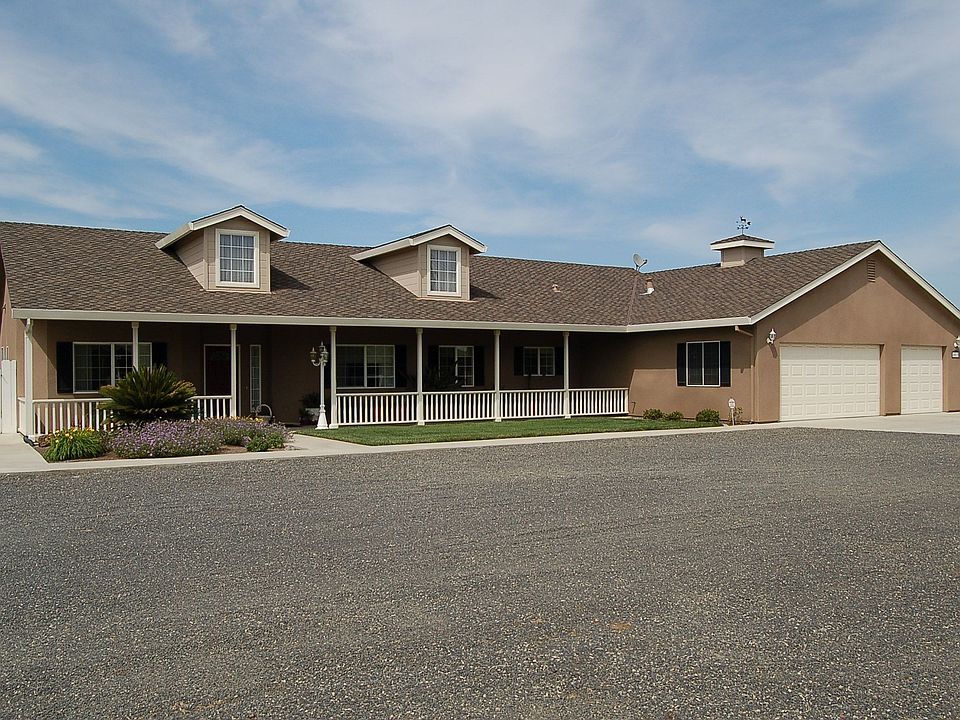 COUNTRY LIVING AT ITS BEST