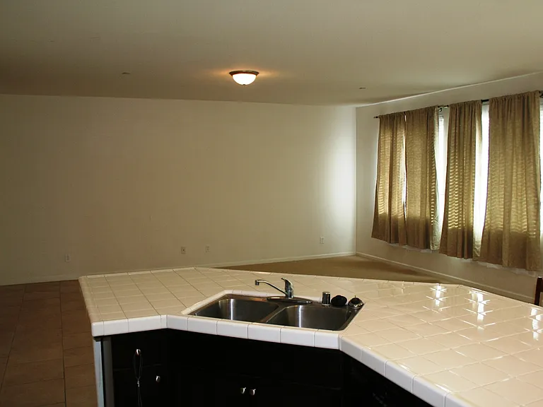 667 Visconti St — Photo 2