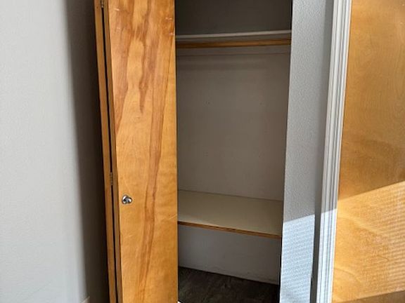 5th image of 615 SW Evergreen Ave APT 202