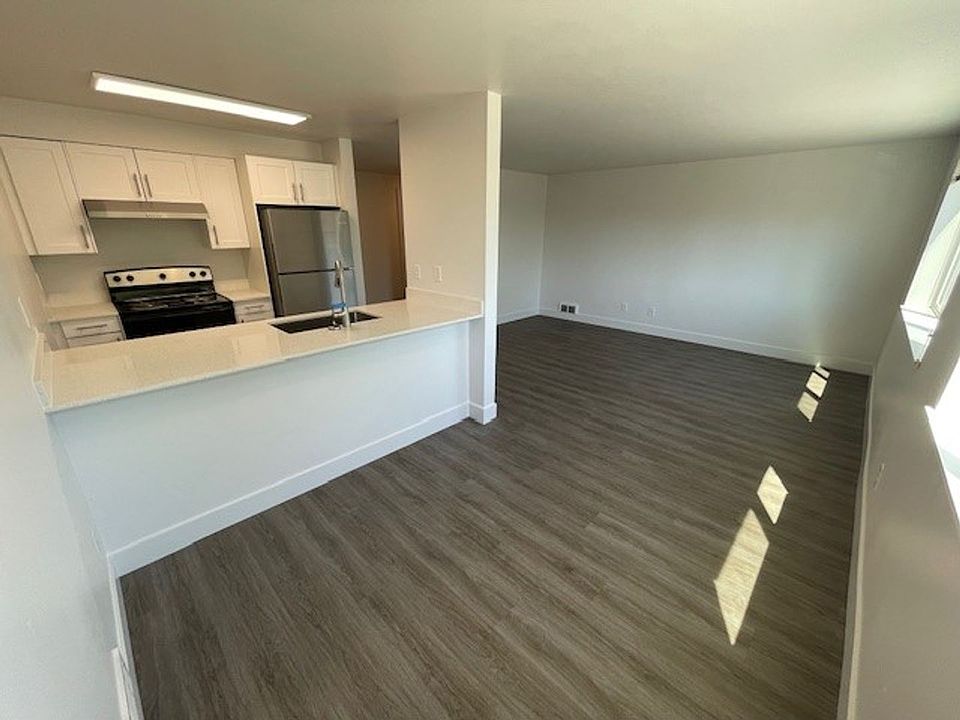 1st image of 11725 15th Ave NE #110