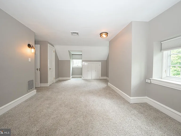 101 E Brookhaven Rd — Photo 57