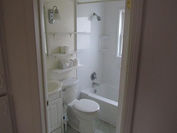 5th image of 9966 Lucerne Ave