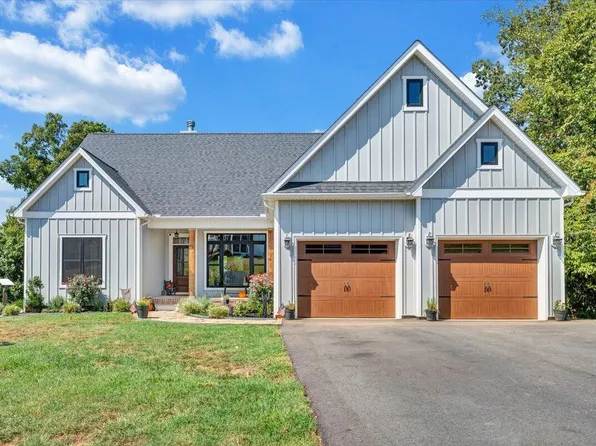 41 Old Point Rd, Moneta, VA 24121