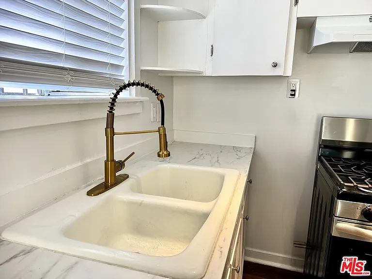 5724 La Mirada Ave — Photo 9
