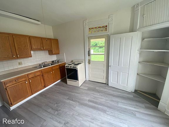 5th image of 220 S Yale Ave