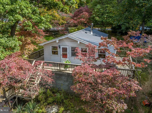 16 Broadway Ct, Linden, VA 22642