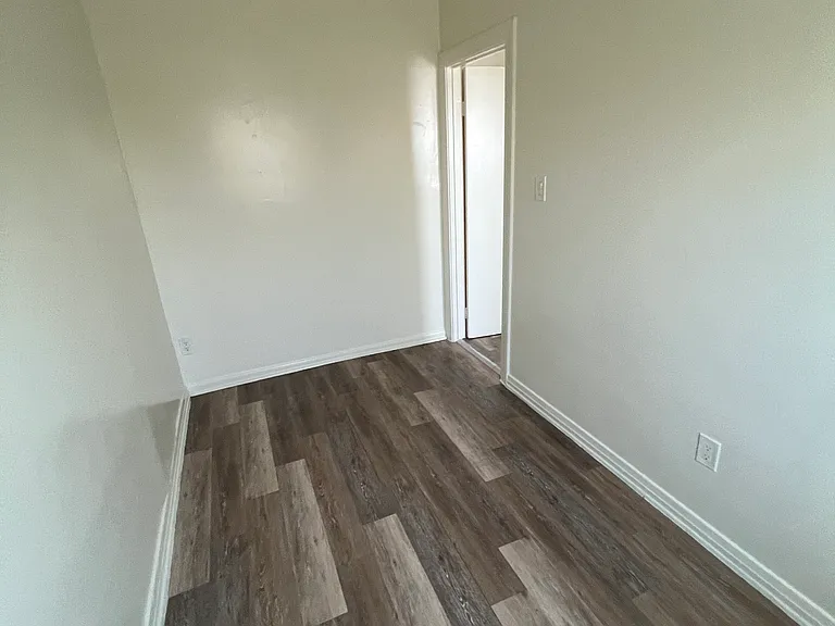 2755 E 58th St #H — Photo 7