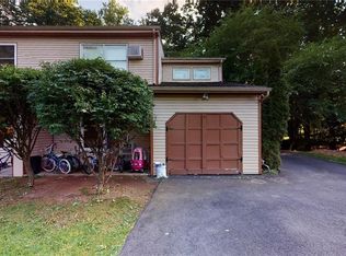 10 Farmer Ln, Airmont, NY