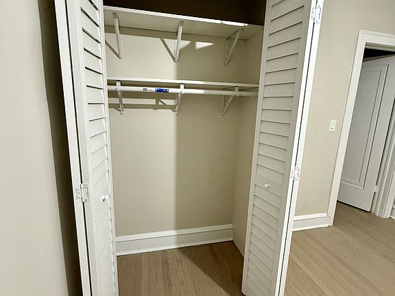 2nd image of 5459 W Wellington Ave APT 1W