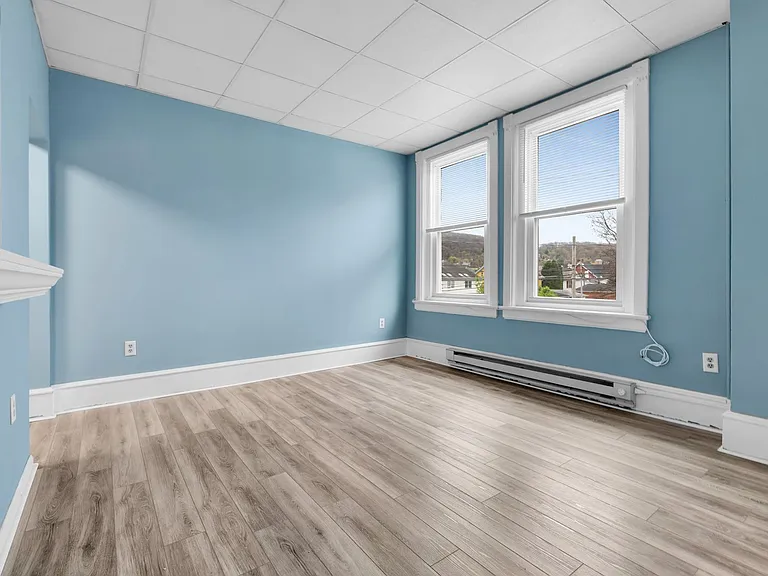 540 Seneca St — Photo 8