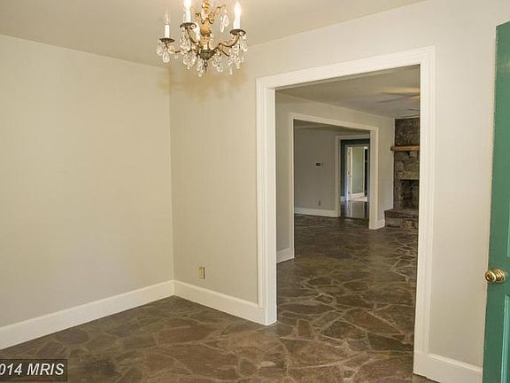 3rd image of 9132 Country View Dr