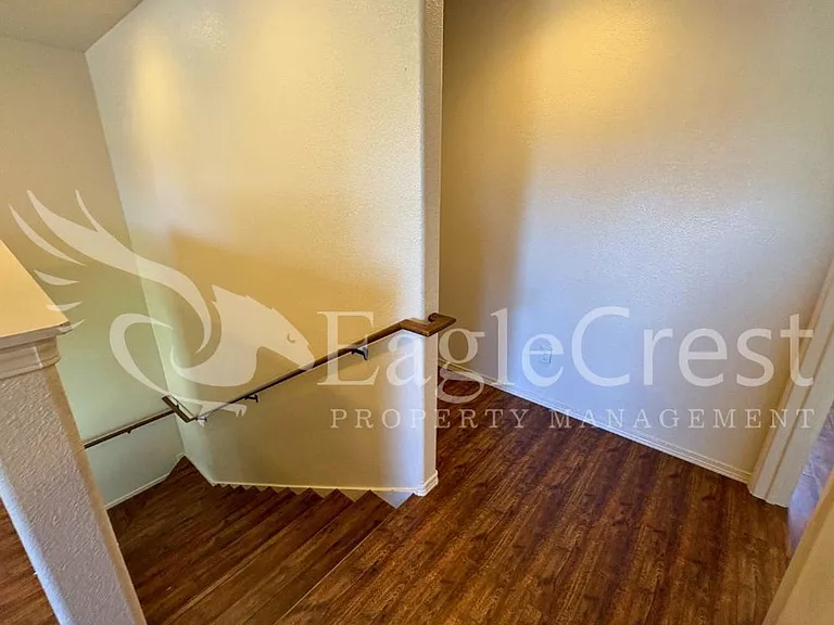 216 N Park St — Photo 25